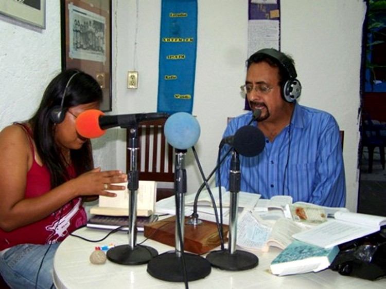 Entrevista a radio nhandia en la cañada de Oaxaca, mazatlán villa de flores